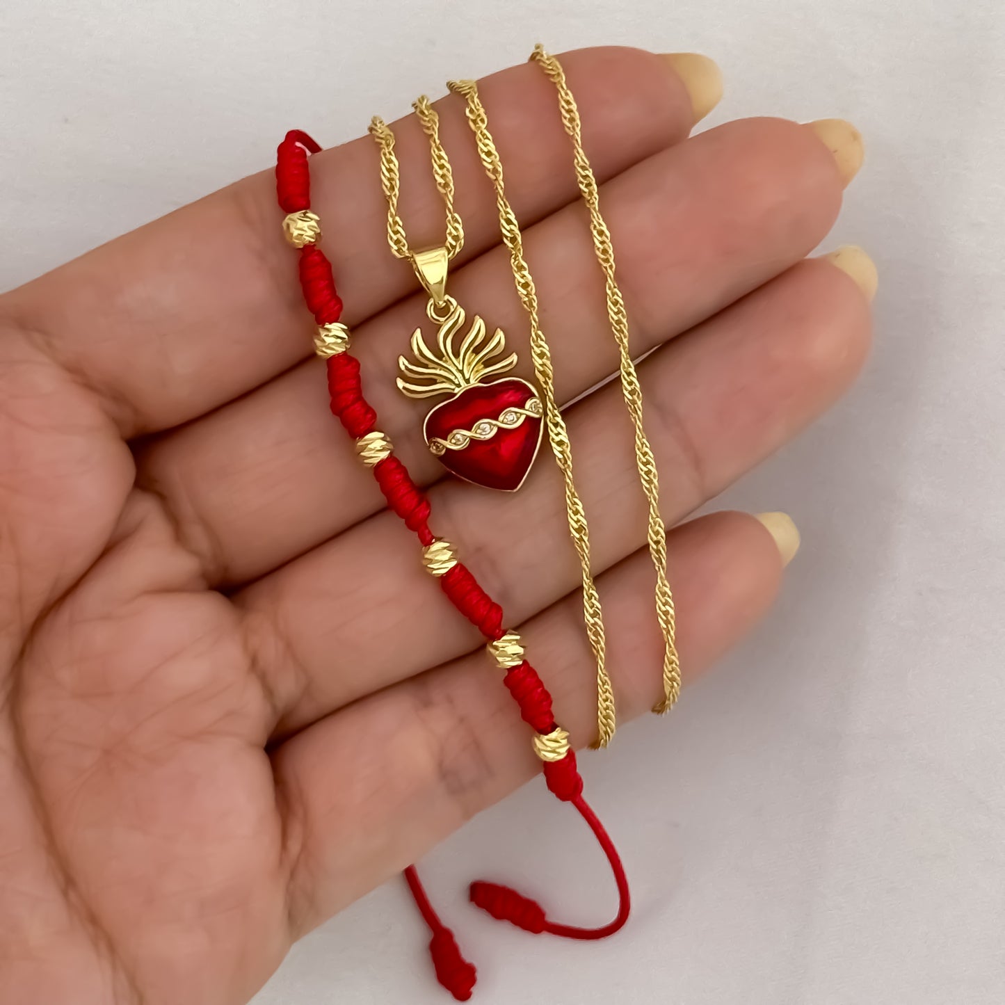 Cadena Tejido Singapur de Dama de 45cm + Corazon de Jesus + Pulsera de 7 Nudos en Balin de 4mm en Oro Laminado 18k con Garantia de por vida
