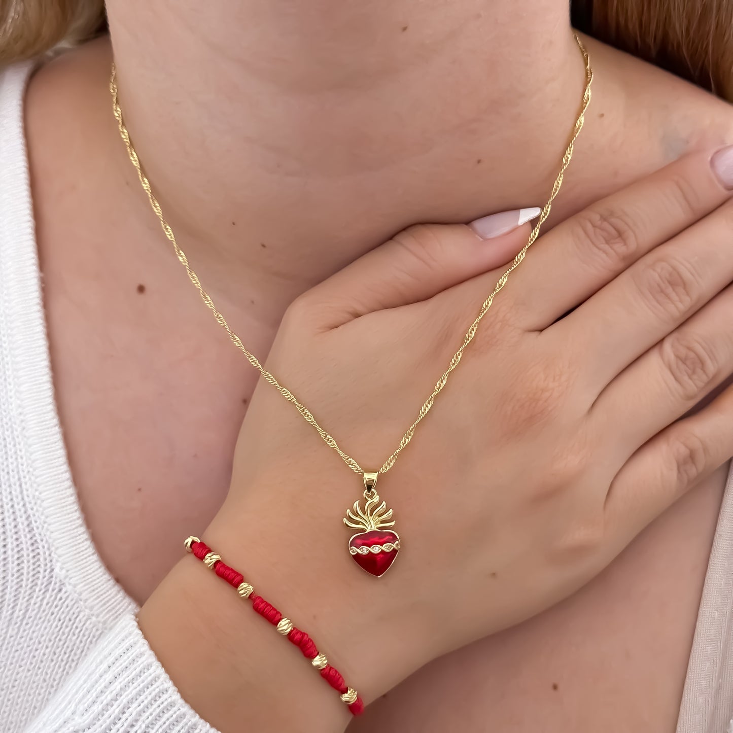 Cadena Tejido Singapur de Dama de 45cm + Corazon de Jesus + Pulsera de 7 Nudos en Balin de 4mm en Oro Laminado 18k con Garantia de por vida