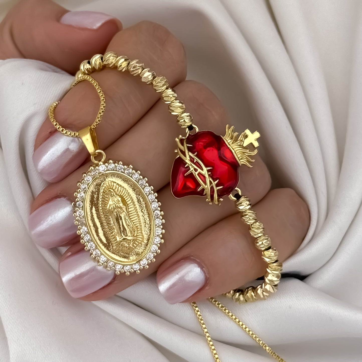 Cadena Tejido Veneciano Delgado de Dama de 45cm de 1mm + Virgen de Guadalupe Tallada + Pulsera de Corazon de Jesús en Balin Italiano de 4mm en Oro Laminado 18k con Garantia de por vida