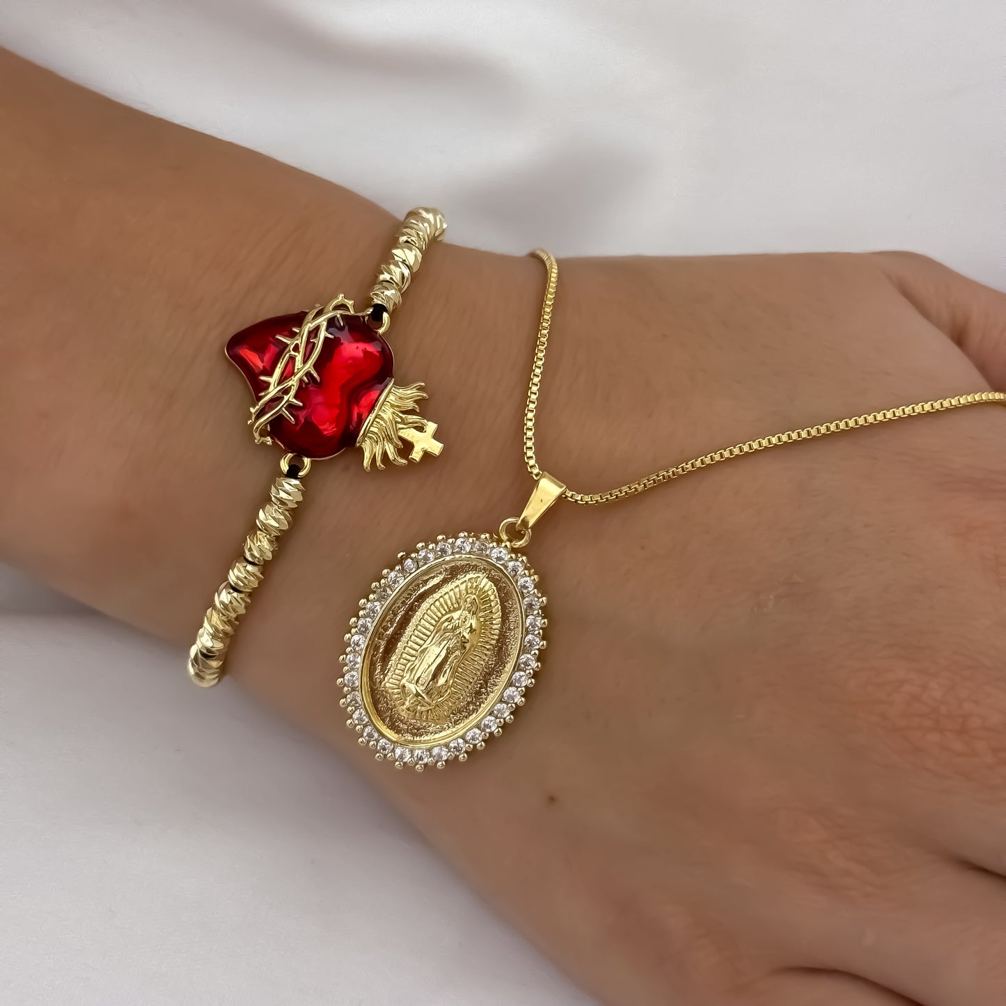 Cadena Tejido Veneciano Delgado de Dama de 45cm de 1mm + Virgen de Guadalupe Tallada + Pulsera de Corazon de Jesús en Balin Italiano de 4mm en Oro Laminado 18k con Garantia de por vida