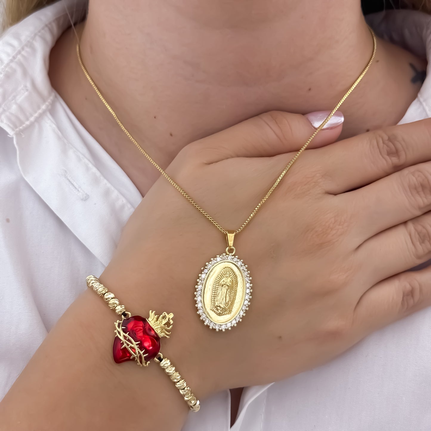 Cadena Tejido Veneciano Delgado de Dama de 45cm de 1mm + Virgen de Guadalupe Tallada + Pulsera de Corazon de Jesús en Balin Italiano de 4mm en Oro Laminado 18k con Garantia de por vida