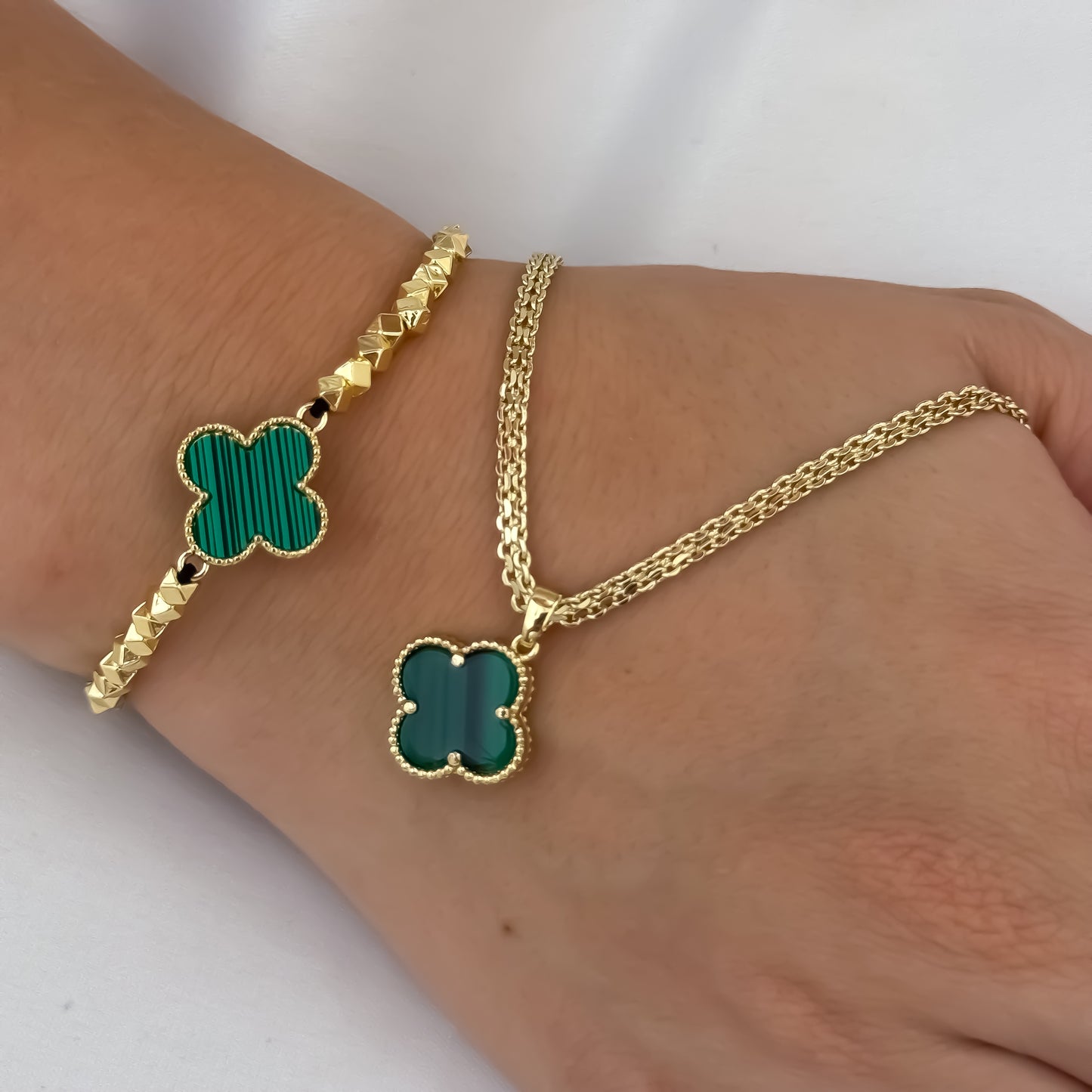 Cadena Tejido Chino de Dama de 45cm de 3mm de Grosor + Van Cleef Verde + Pulsera Van Cleef verde en Balin Italiano en Oro Laminado 18k con Garantia de por vida