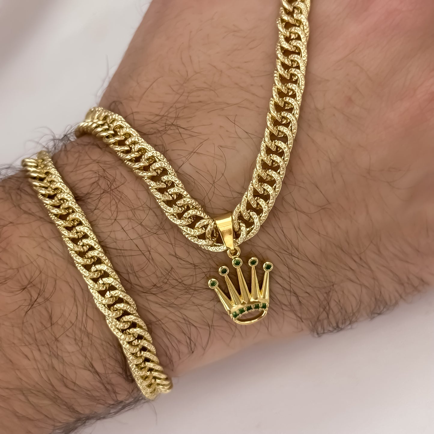Conjunto Hombre en Cadena Tejido Cubana Cruzada de 60cm de 4mm + Corona Rolex con Circones Verde + Pulsera de 20cm de 4mm de Grosor en Oro Laminado 18k con Garantia de por vida