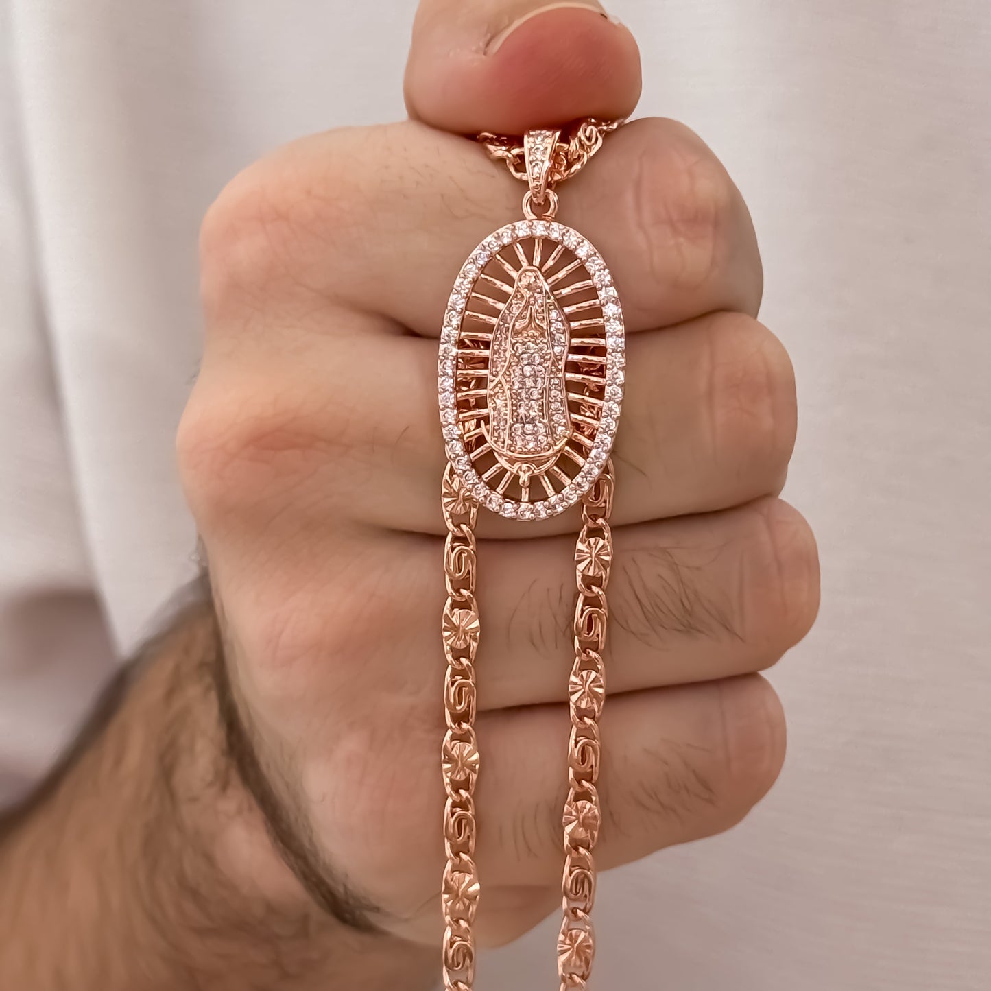 Cadena Tejido Caracol de 6c0m en Oro Rosa + Virgen de Guadalupe con Micro circones Oro Rosa en Oro Laminado 18k con Garantía de por vida