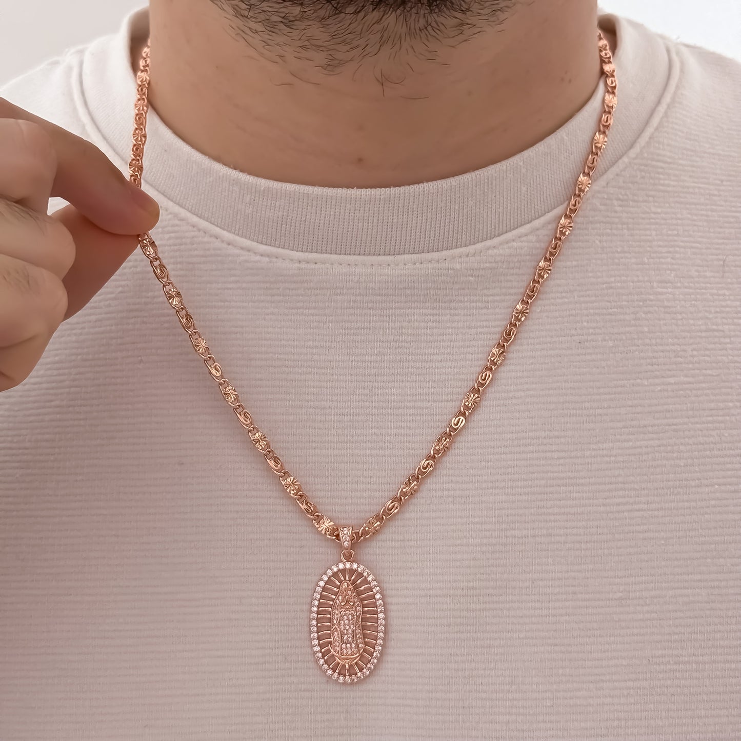 Cadena Tejido Caracol de 6c0m en Oro Rosa + Virgen de Guadalupe con Micro circones Oro Rosa en Oro Laminado 18k con Garantía de por vida