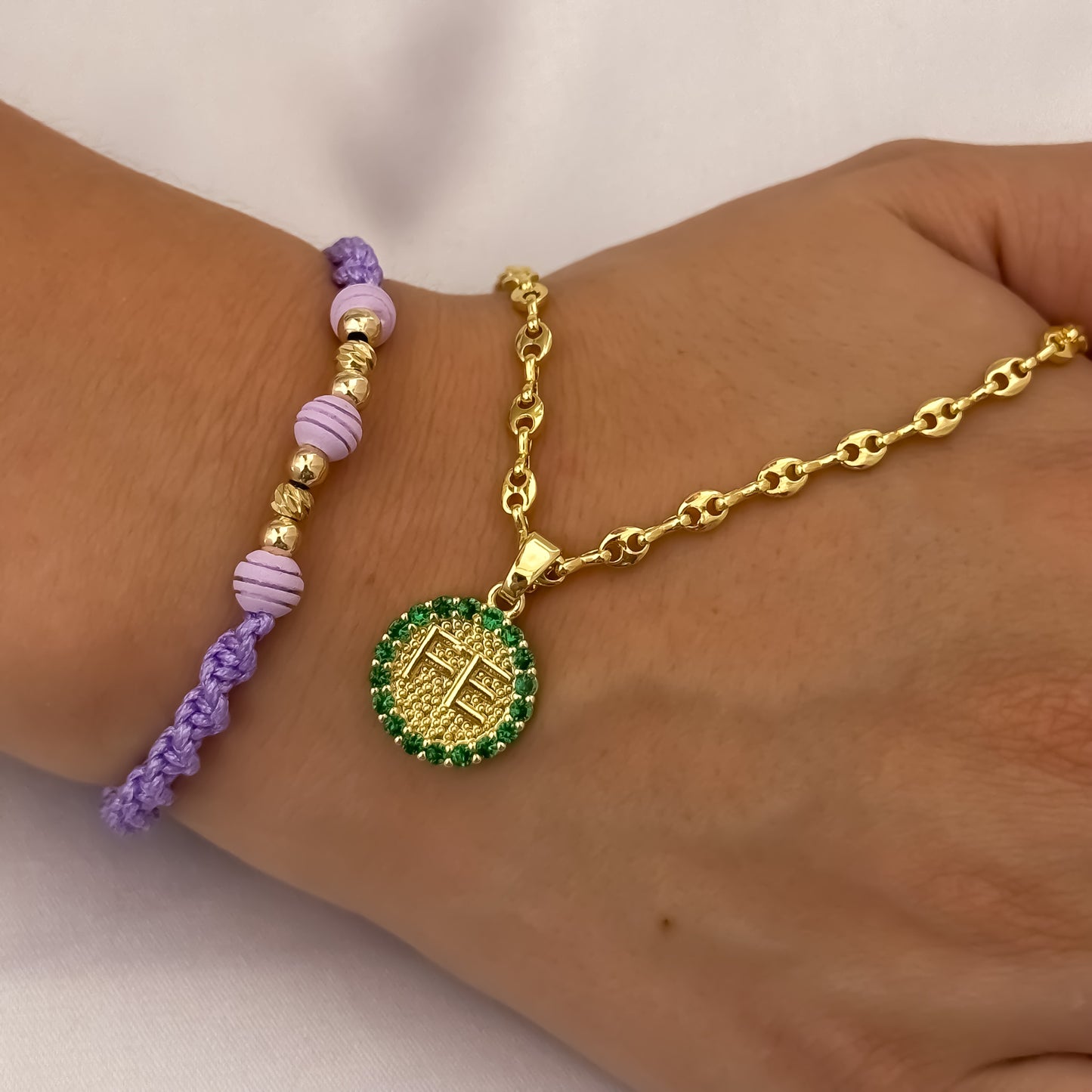 Cadena Tejido Gucci de Dama de 45cm de 3mm + Dije de Fe con Micro circones Verde Esmeralda + Pulsera Hilo Mora en Balin Italiano en Oro Laminado 18k con Garantia de por vida