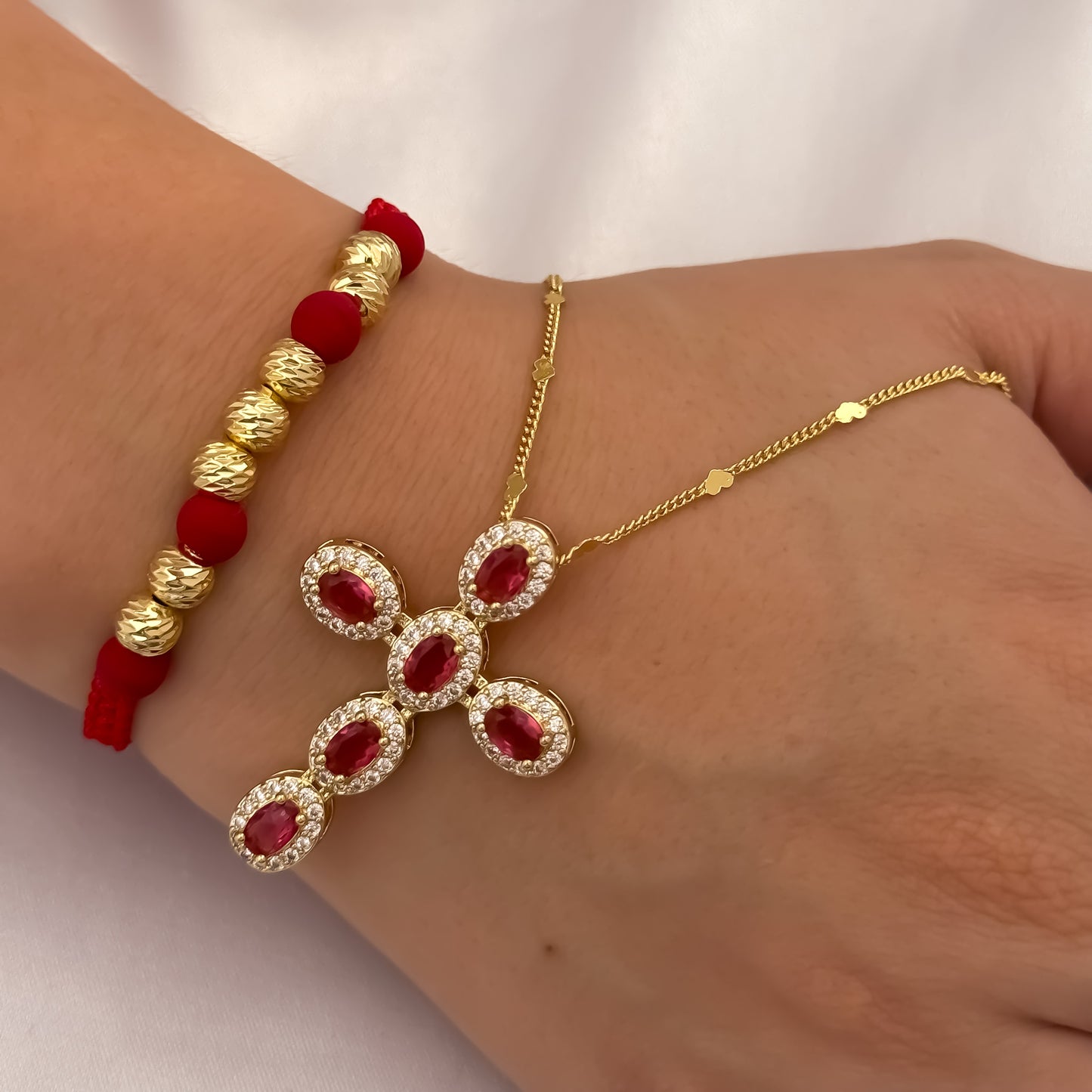 Cadena Tejido Cubana de 45cm de 2mm + Cruz con Micro Circones Rojo + Pulseras Balin italinao de 6mm en Hilo Rojo en Oro Laminado 18k con Garantia de por vida