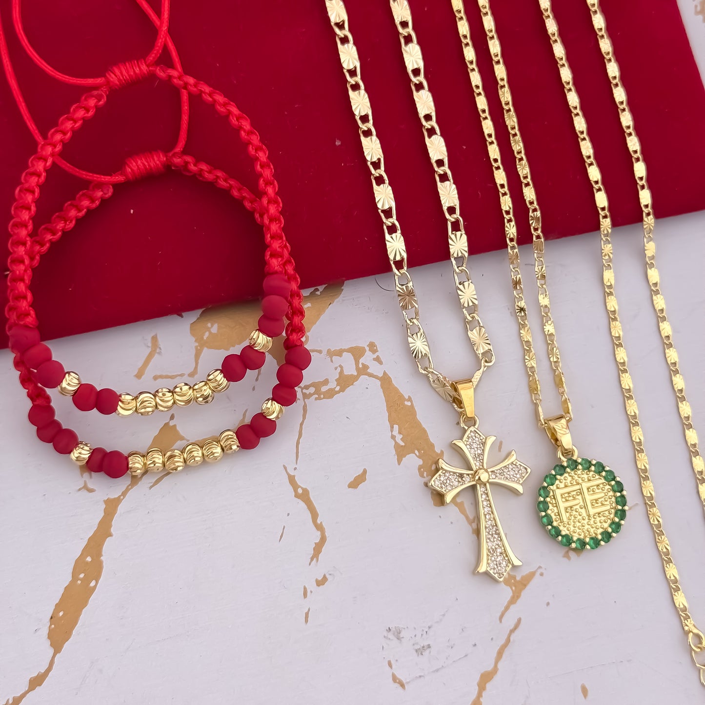 Promcion de Cadenas Para Parejas en Tejido Escalera con Destellos Hombre y Dama + Dijes de Fe + Cruz con Micro Circones 2 Pulseras Hilo Rojo en Balin Italiano de 4mm en Oro Laminado 18k con Garantía de por vida