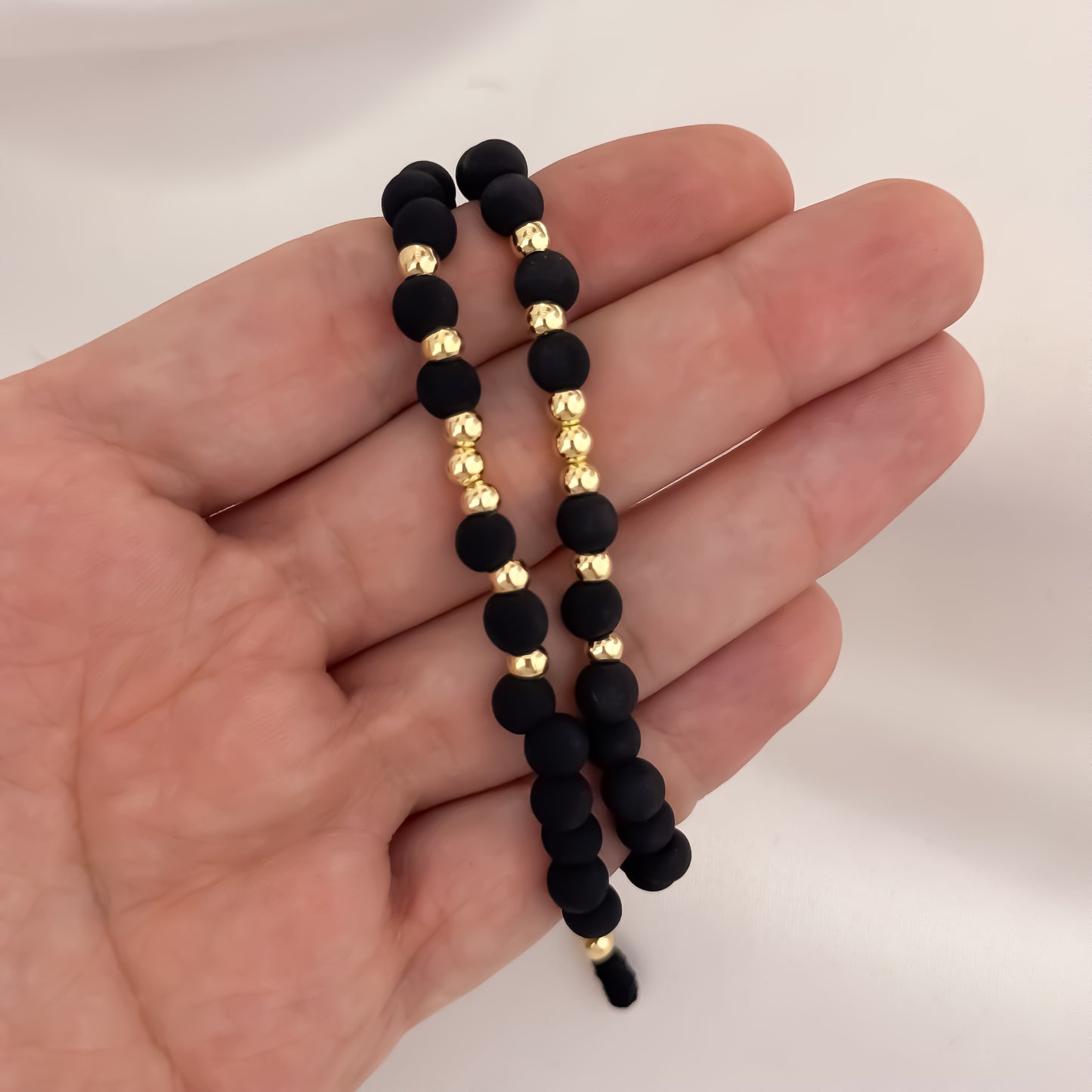 Promoción de 2 Pulseras para Parejas en Hilo Negro en Balin de 5mm Liso en Oro Laminado 18k