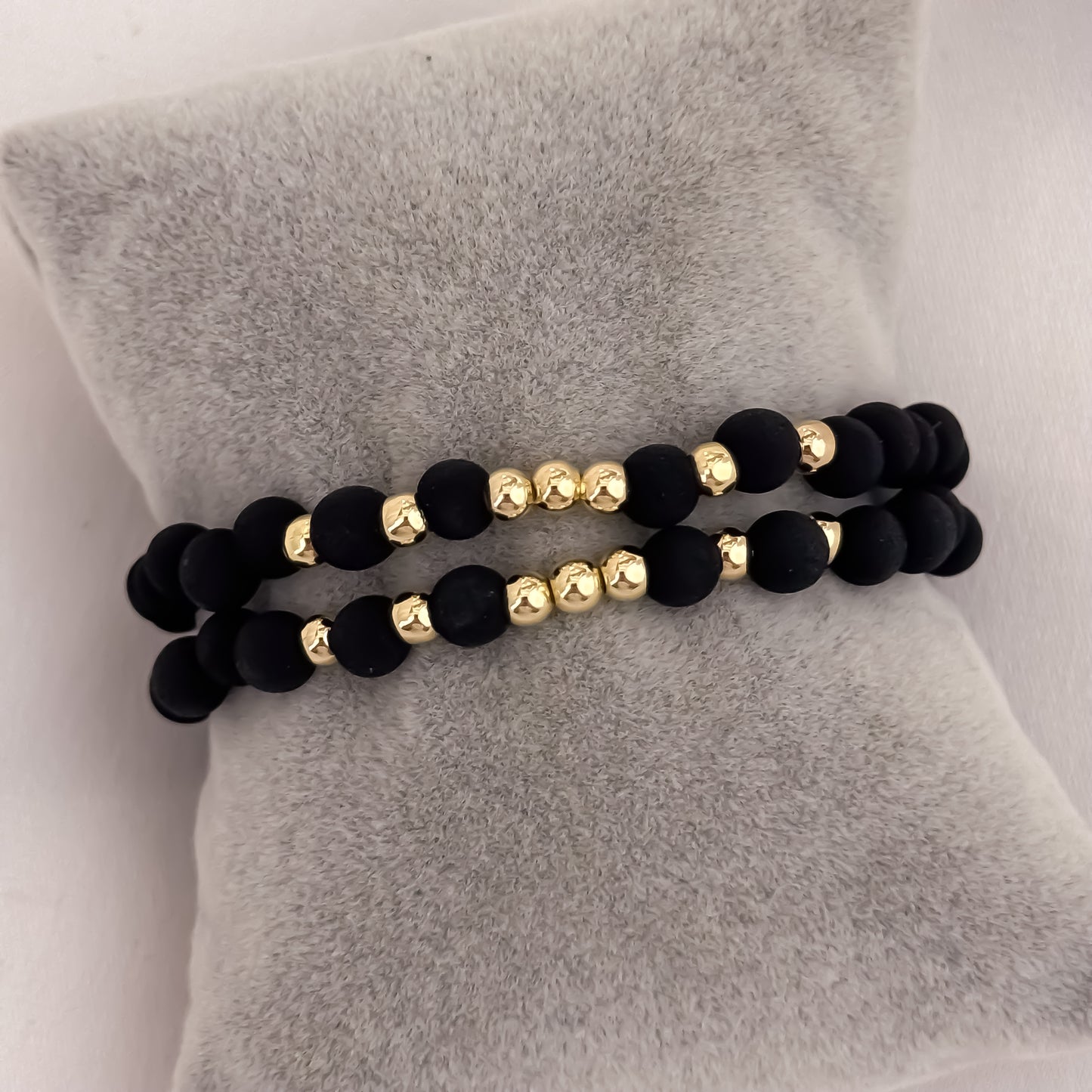 Promoción de 2 Pulseras para Parejas en Hilo Negro en Balin de 5mm Liso en Oro Laminado 18k
