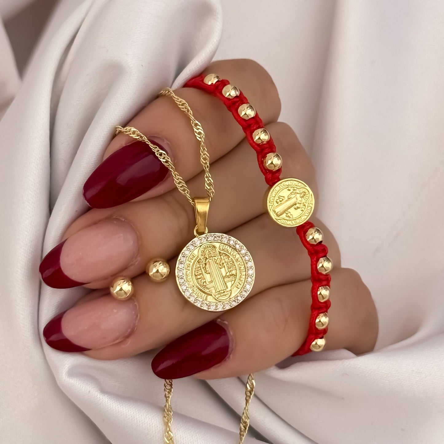 Cadena Tejido Singapur de Dama de 45cm + San Benito con Micro Circones Cristales + Topo Balin de 6m + Pulsera San Benito Protección Hilo Rojo en Oro Laminado 18k con Garantia de por vida