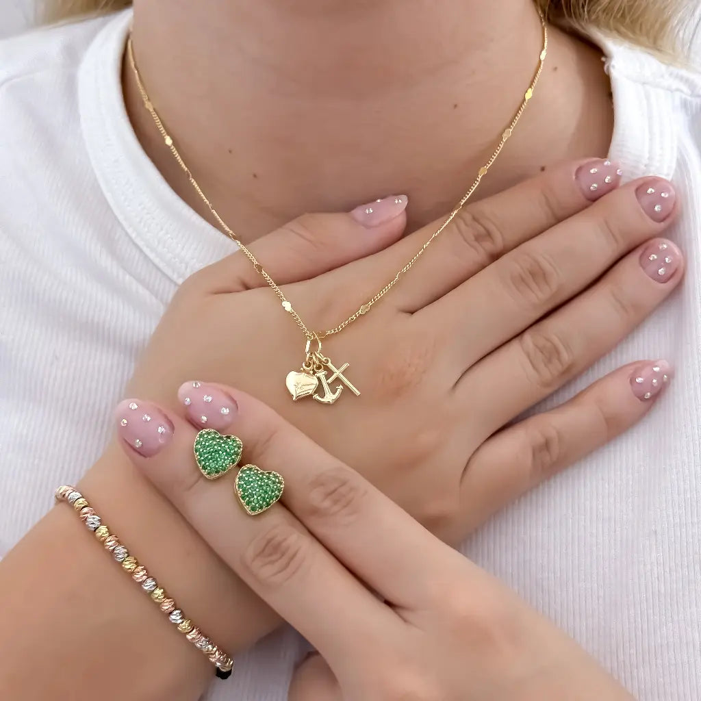 Cadena para Dama Tejido Cubana de 45cm de 2mm de Grosor + Dije de las 3 Gracias +Pulsera de 3 Oros en Balin Italiano de 4mm de Grosor + Topos Verde Esmeralda corazon en Oro Laminado 18k con Garantia de por vida
