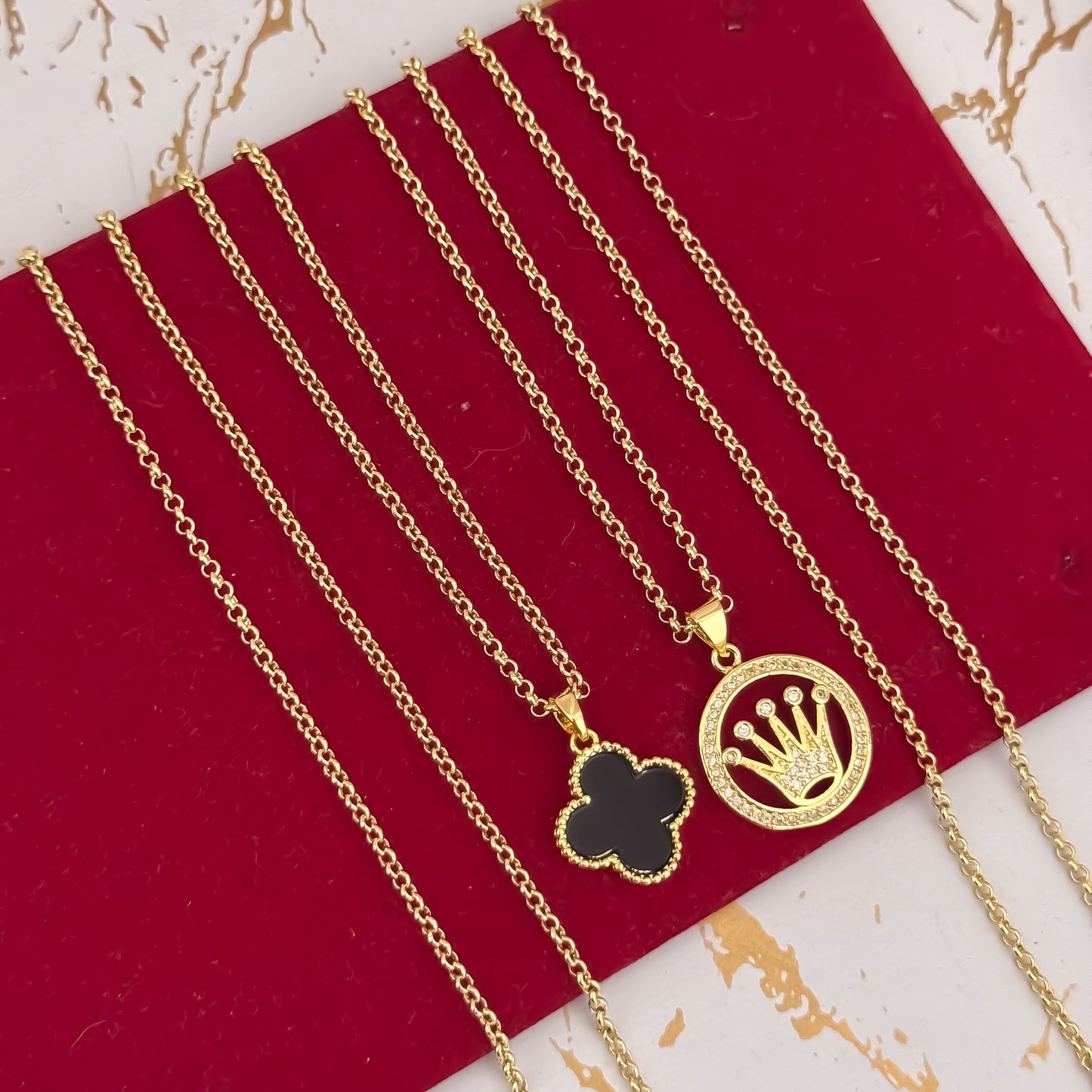 Promoción de 2  Cadenas para Parejas en Tejido de Aros de Hombre de 60cm + Cadena de Dama de 45cm + Dije Van Cleef  Negro +  Corona Rolex con Circones en Oro Laminado 18k con Garantia de por vdia